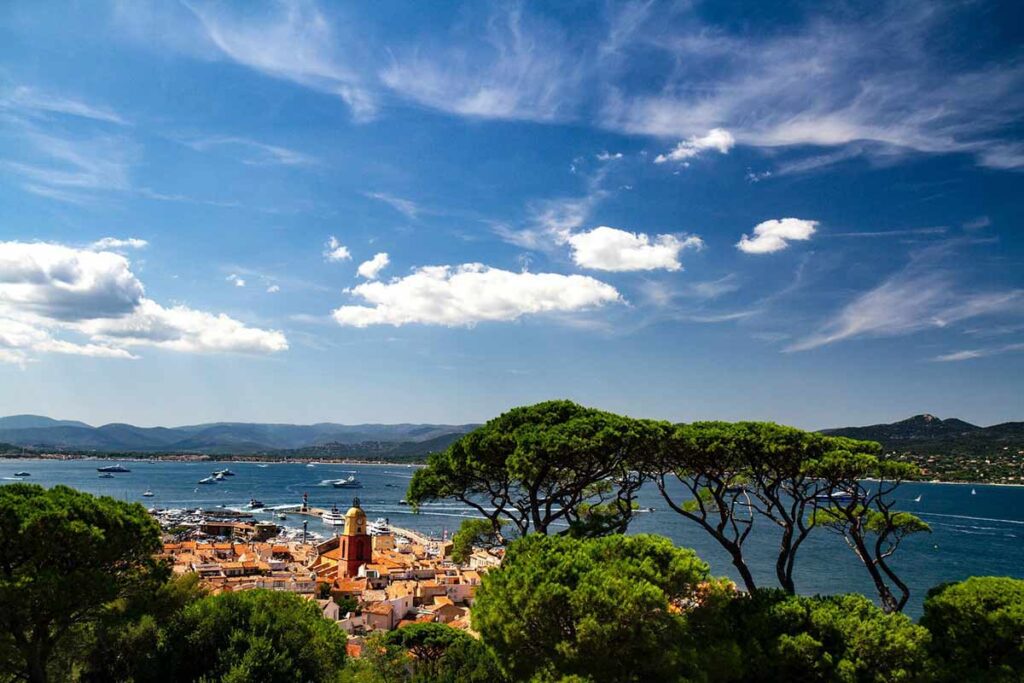 Le village de Saint-Tropez en avril